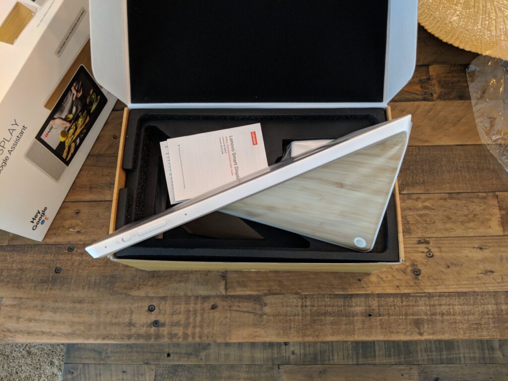 Lenovo Smart Display 10 unboxing