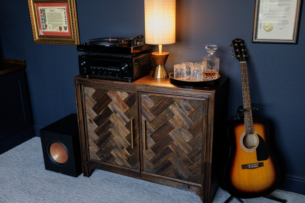 Accent cabinet
