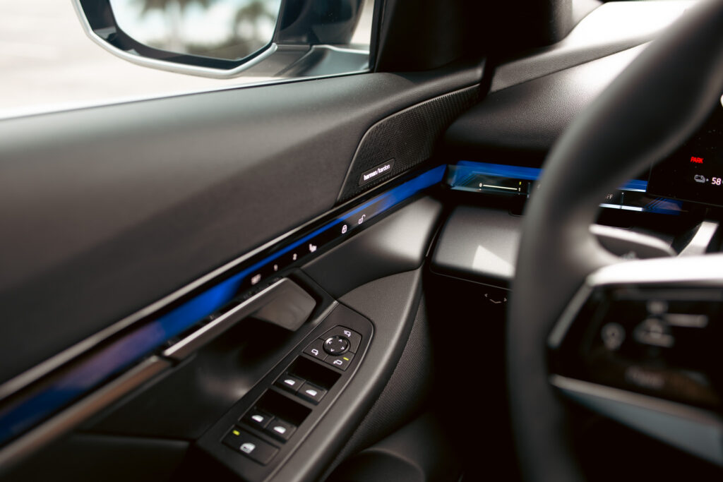 BMW i5 Harmon Kardon Speakers