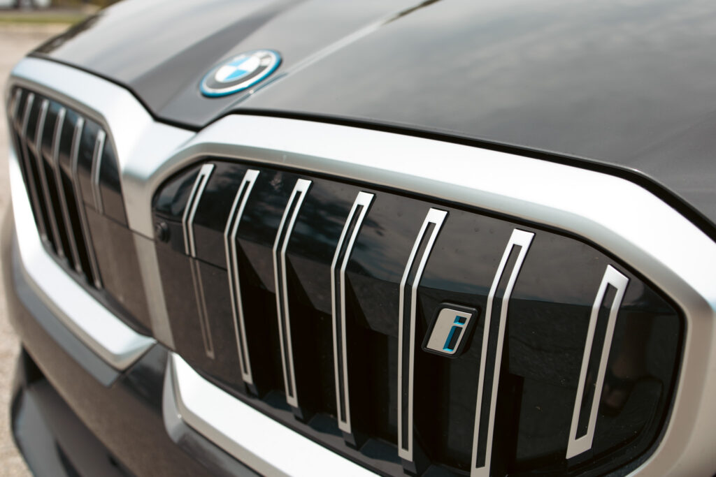 BMW i5 Grille