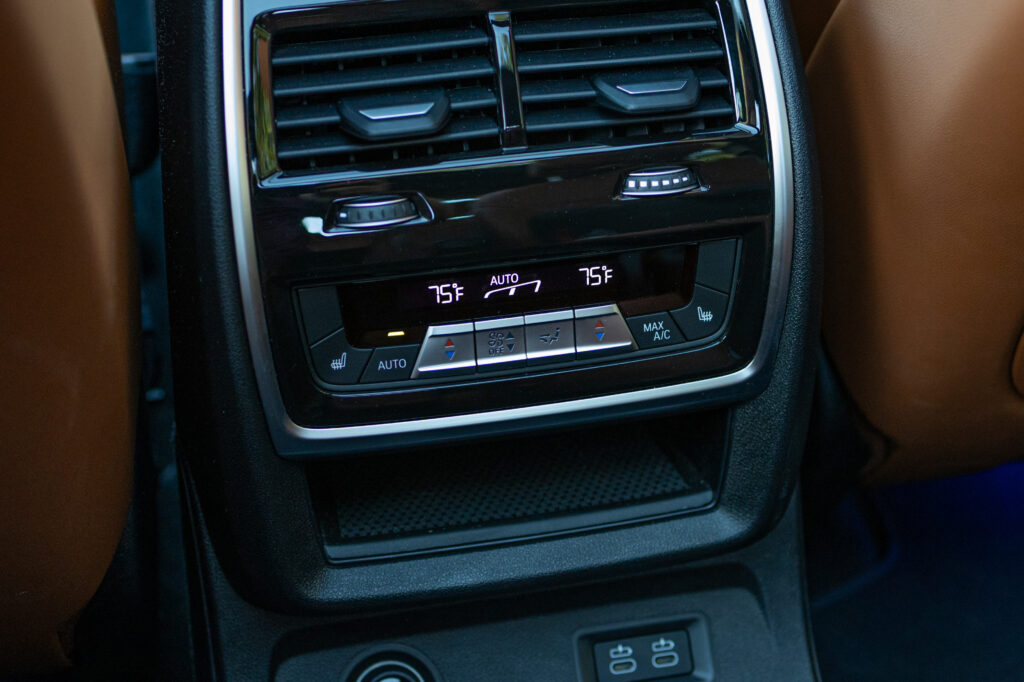 2024 BMW X7 Second Row Controls